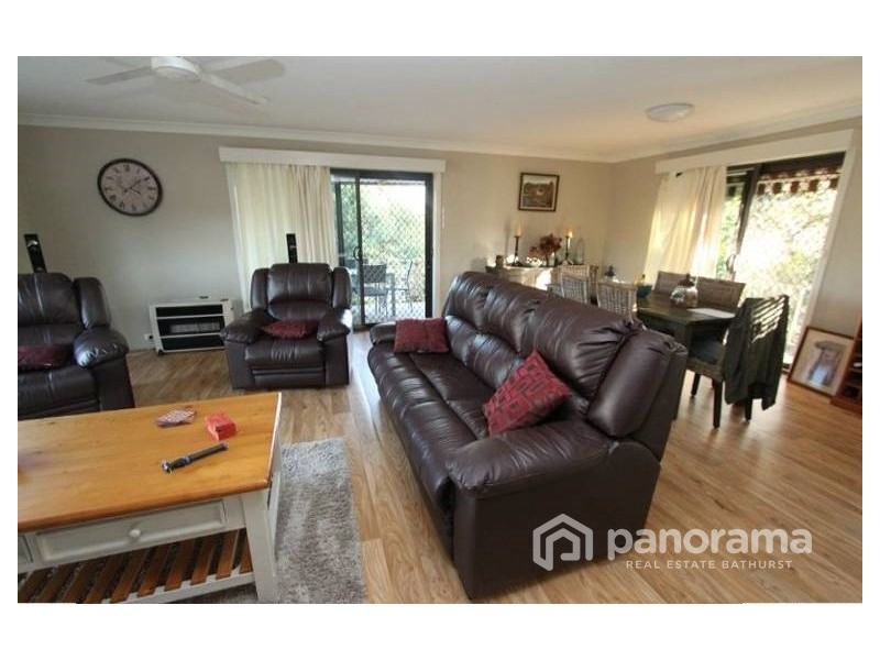 17 Miriyan Drive, Bathurst NSW 2795