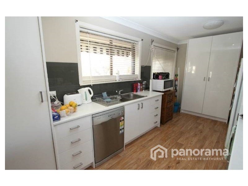 17 Miriyan Drive, Bathurst NSW 2795