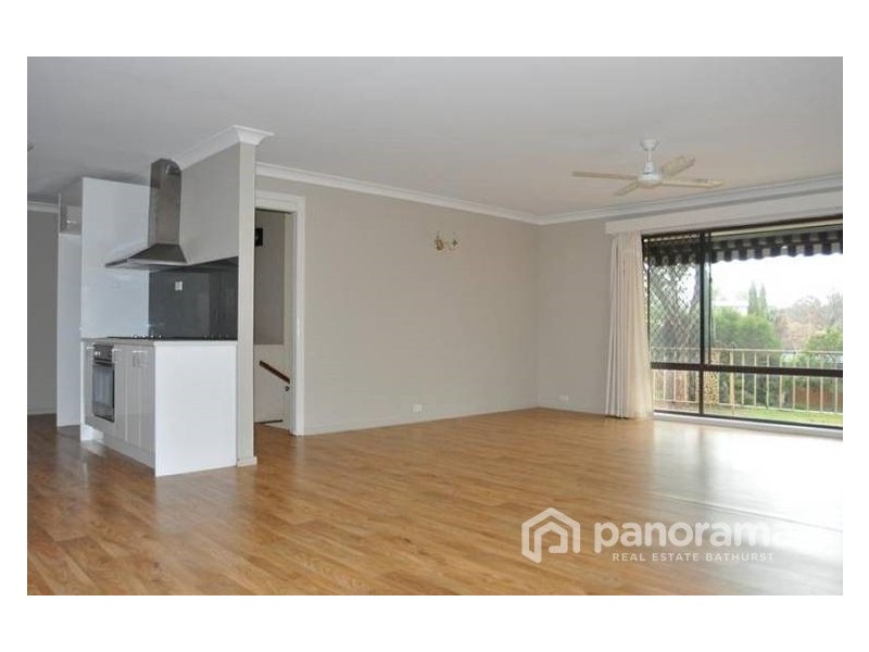 17 Miriyan Drive, Bathurst NSW 2795