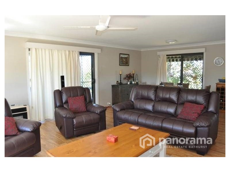 17 Miriyan Drive, Bathurst NSW 2795