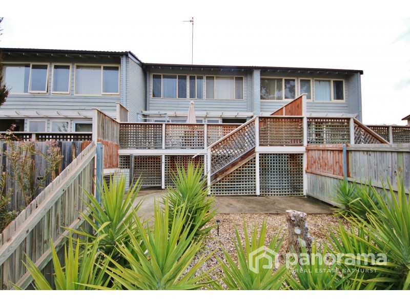 12 Ribbon Gum Place, Bathurst NSW 2795