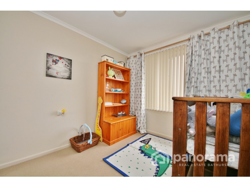12 Ribbon Gum Place, Bathurst NSW 2795