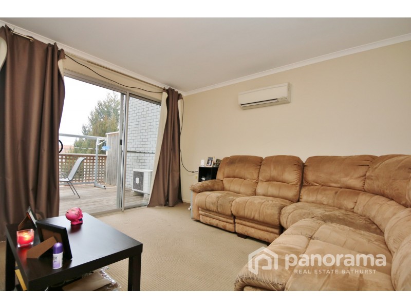 12 Ribbon Gum Place, Bathurst NSW 2795