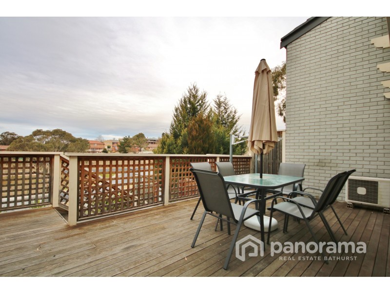 12 Ribbon Gum Place, Bathurst NSW 2795