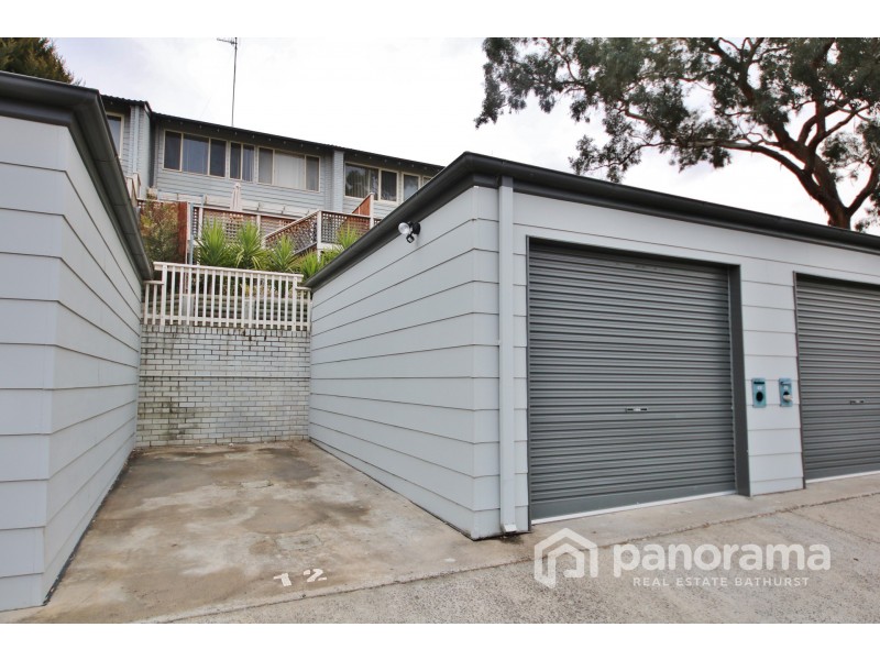 12 Ribbon Gum Place, Bathurst NSW 2795