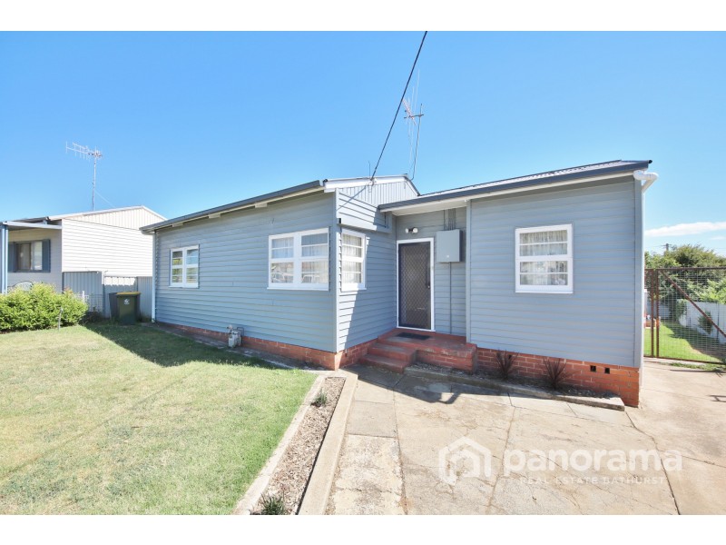 10 Alamein Walk, West Bathurst NSW 2795