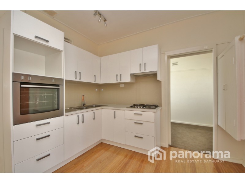 10 Alamein Walk, West Bathurst NSW 2795