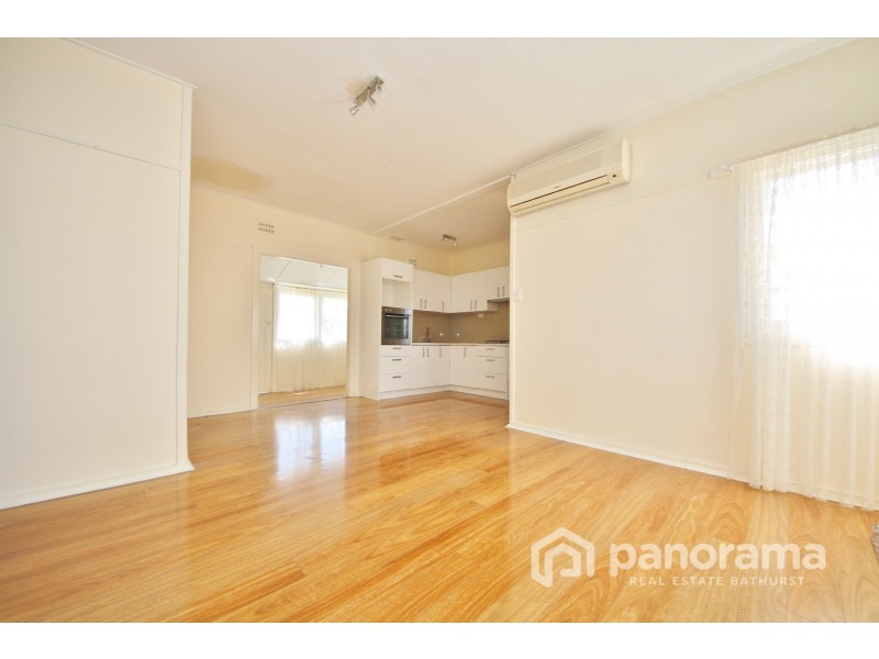 10 Alamein Walk, West Bathurst NSW 2795