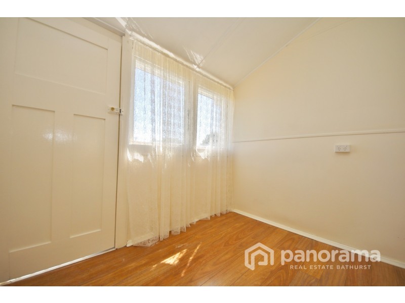 10 Alamein Walk, West Bathurst NSW 2795