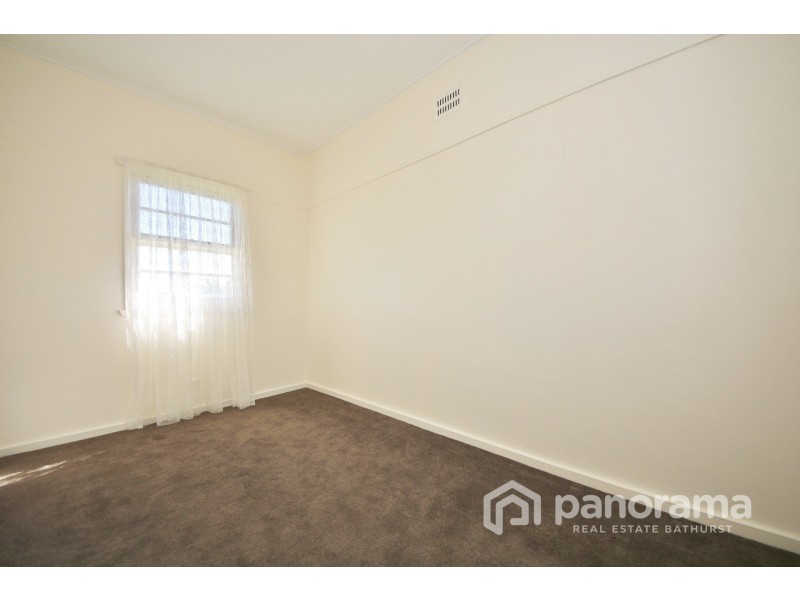 10 Alamein Walk, West Bathurst NSW 2795