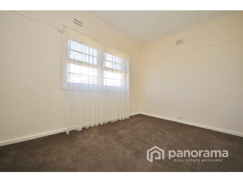 10 Alamein Walk, West Bathurst NSW 2795