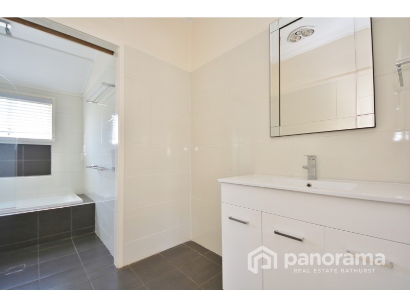 10 Alamein Walk, West Bathurst NSW 2795