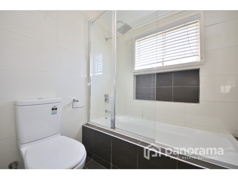 10 Alamein Walk, West Bathurst NSW 2795