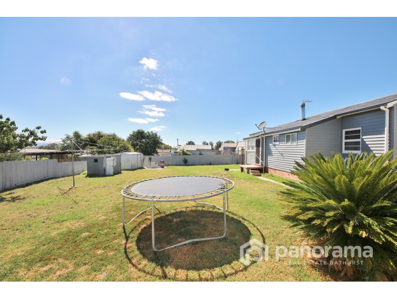 10 Alamein Walk, West Bathurst NSW 2795