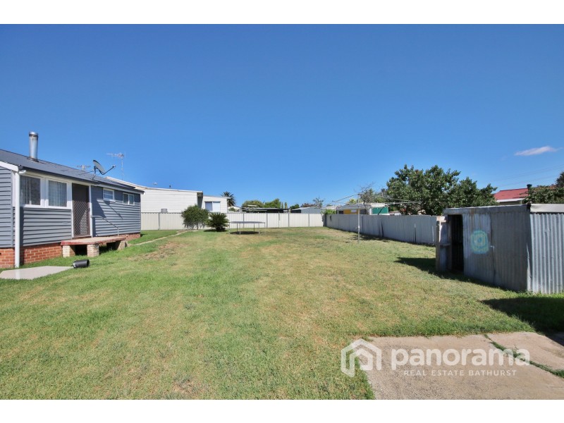 10 Alamein Walk, West Bathurst NSW 2795