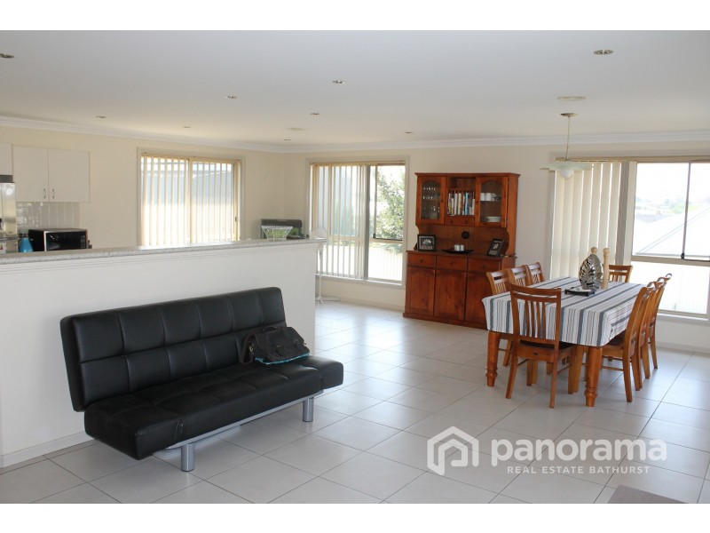 62 Mcbrien Drive, Bathurst NSW 2795