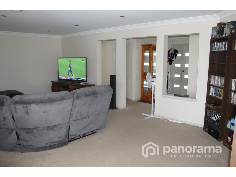 62 Mcbrien Drive, Bathurst NSW 2795