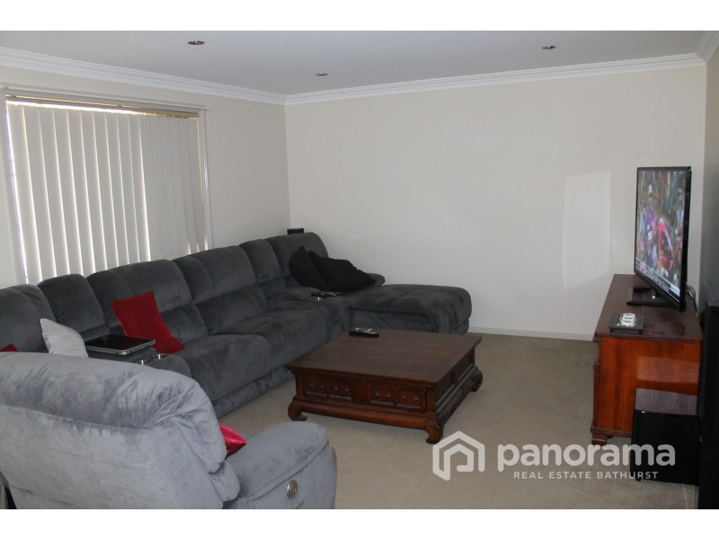 62 Mcbrien Drive, Bathurst NSW 2795