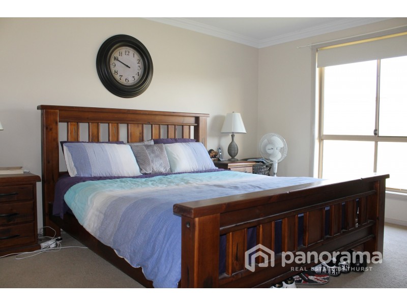 62 Mcbrien Drive, Bathurst NSW 2795