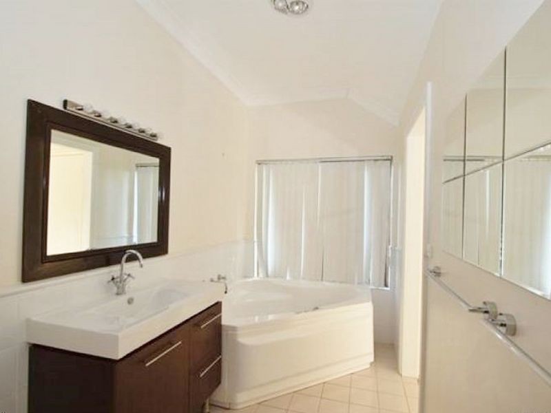 30 Lorimer Street, Bathurst NSW 2795