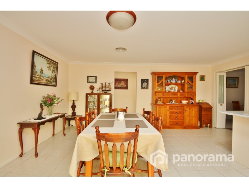 8 Douglas Court, Kelso NSW 2795