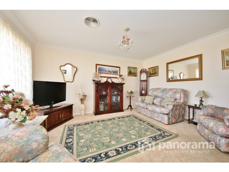 8 Douglas Court, Kelso NSW 2795