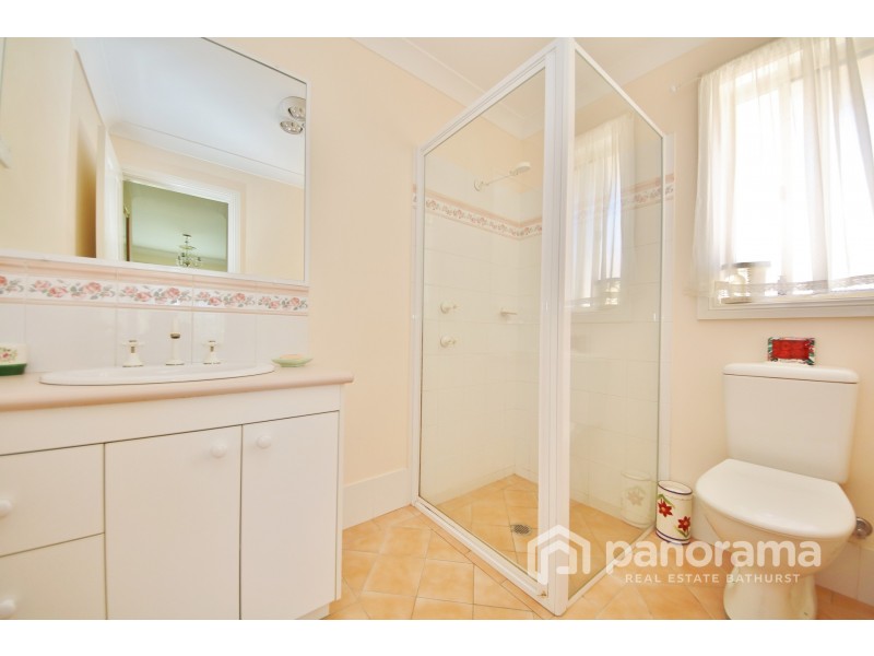 8 Douglas Court, Kelso NSW 2795