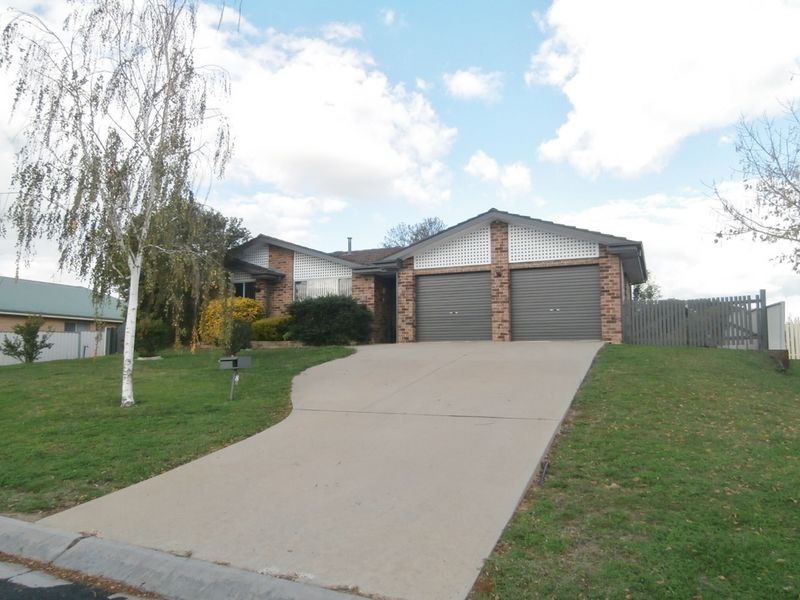 8 Weal Place, Bathurst NSW 2795