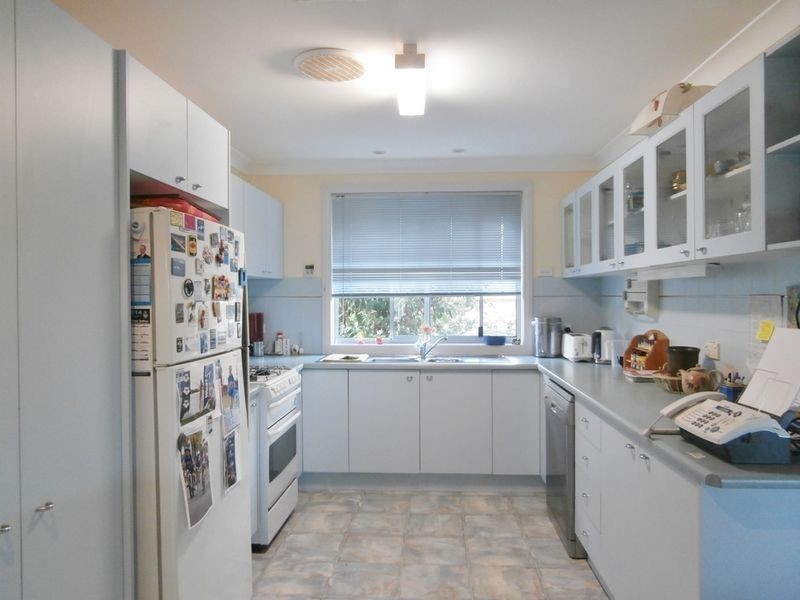 8 Weal Place, Bathurst NSW 2795