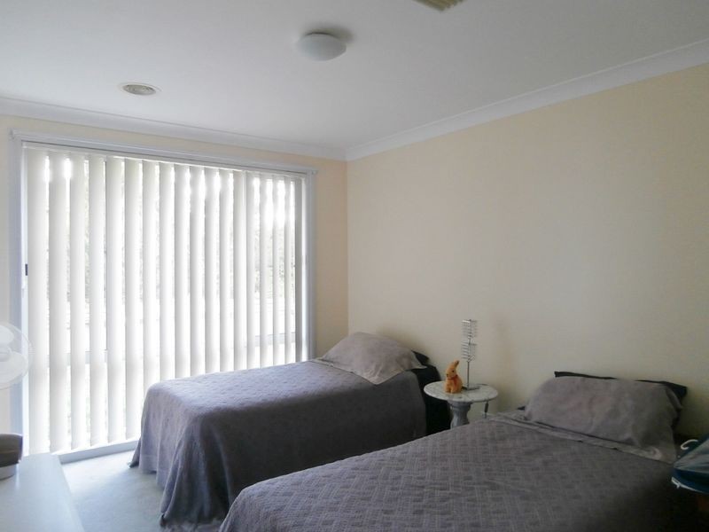 8 Weal Place, Bathurst NSW 2795