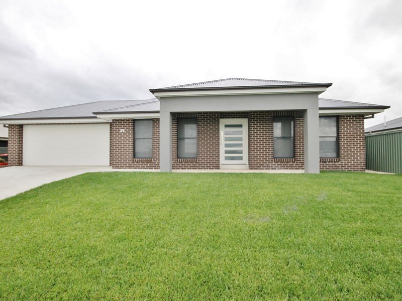 26 Blaxland Drive, Llanarth NSW 2795