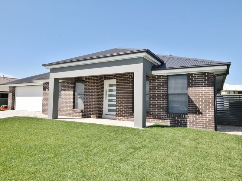 26 Blaxland Drive, Llanarth NSW 2795
