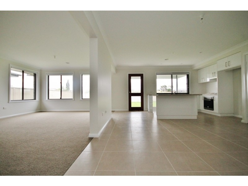 35 Amber Close, Bathurst NSW 2795