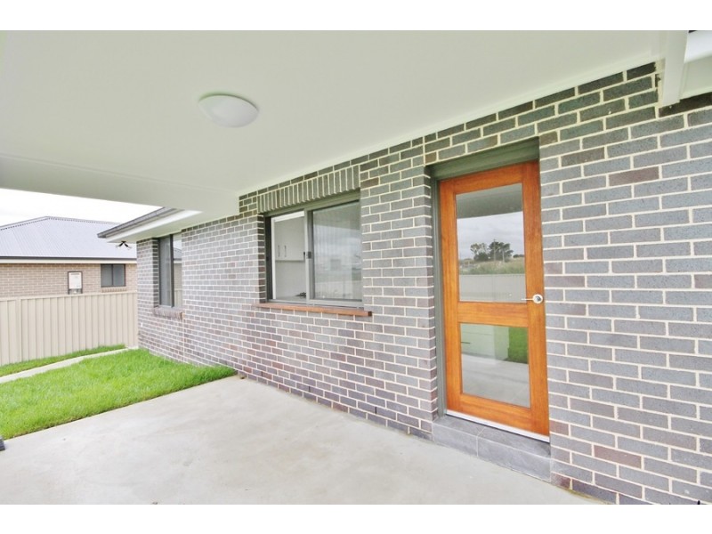 35 Amber Close, Bathurst NSW 2795