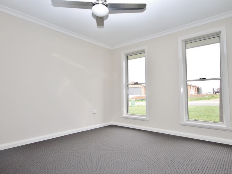 8 Keane Drive, Kelso NSW 2795