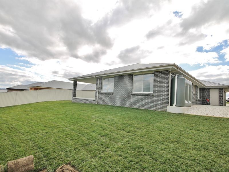 8 Keane Drive, Kelso NSW 2795