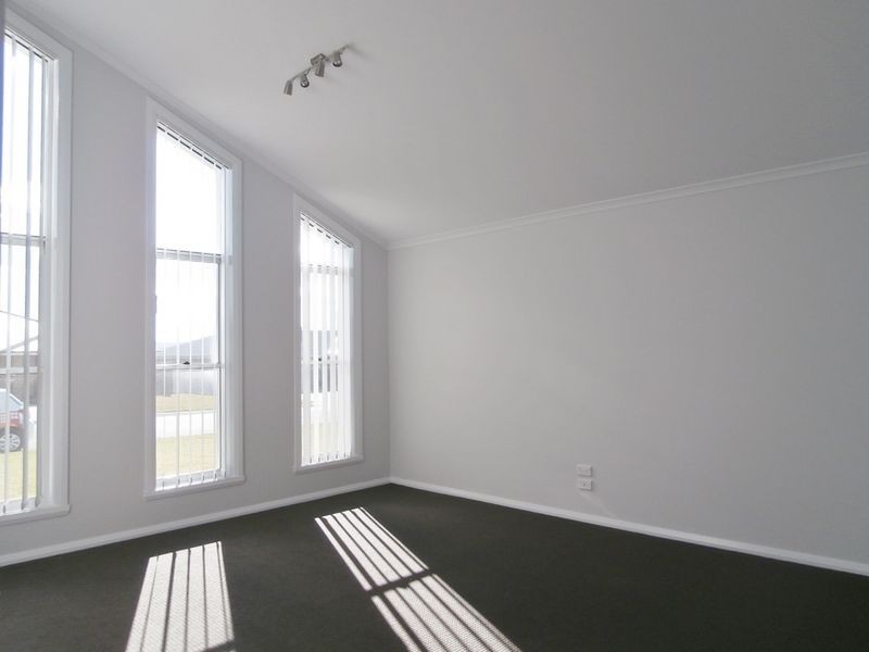 28 Blaxland Drive, Bathurst NSW 2795