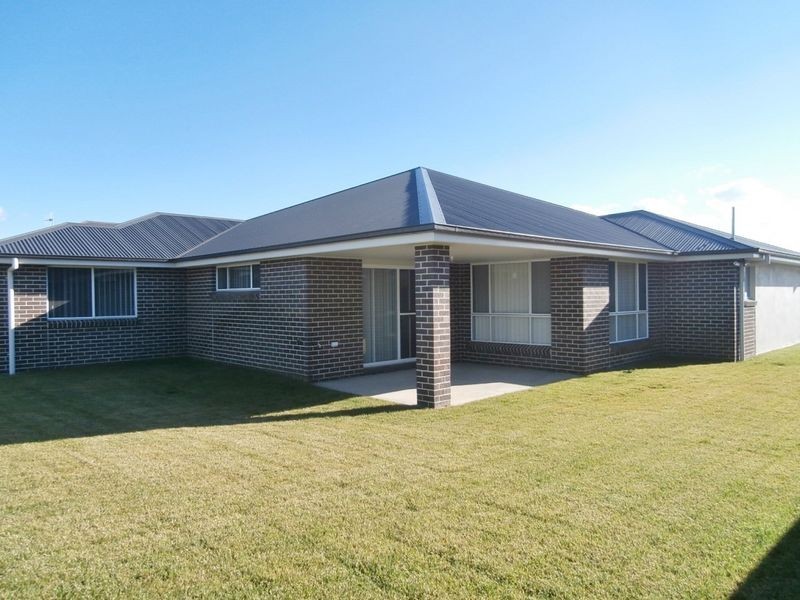 28 Blaxland Drive, Bathurst NSW 2795