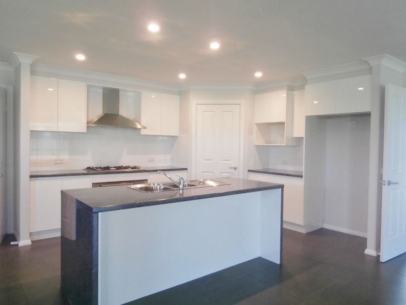 28 Blaxland Drive, Bathurst NSW 2795