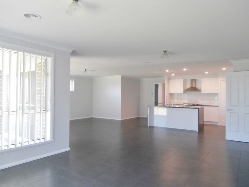 28 Blaxland Drive, Bathurst NSW 2795