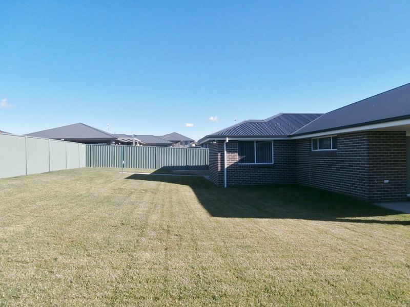 28 Blaxland Drive, Bathurst NSW 2795