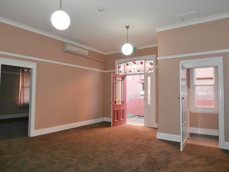 212 Russell Street, Bathurst NSW 2795