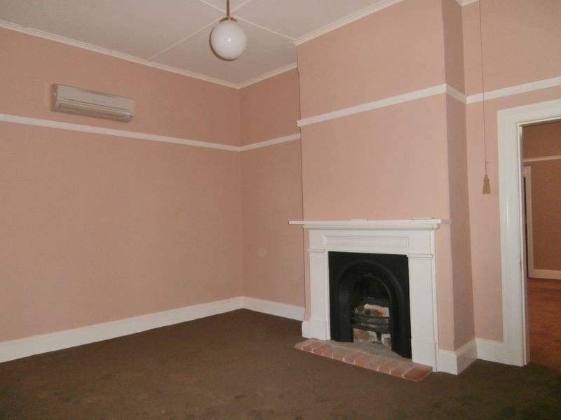 212 Russell Street, Bathurst NSW 2795