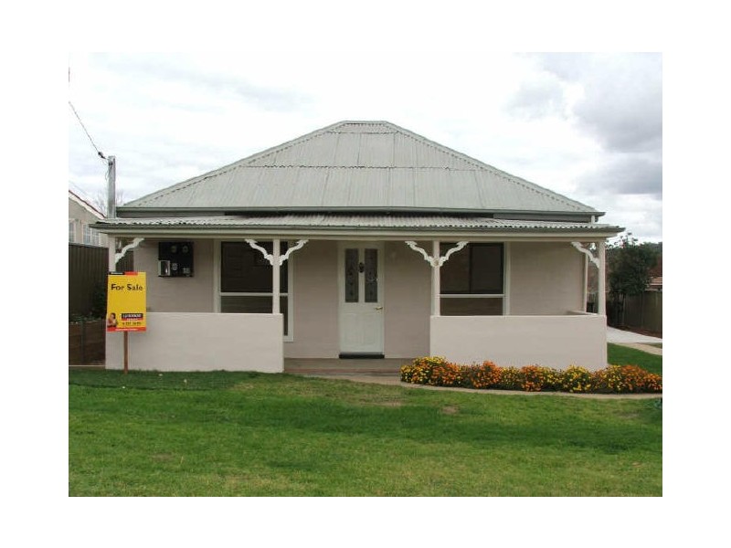 8 Joubert Drive, Bathurst NSW 2795