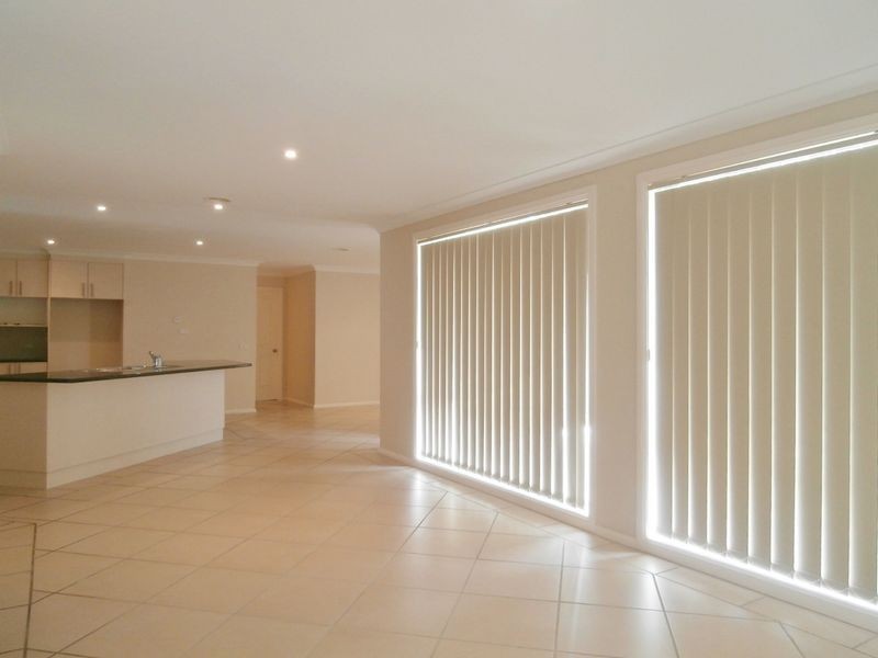 8 Joubert Drive, Bathurst NSW 2795