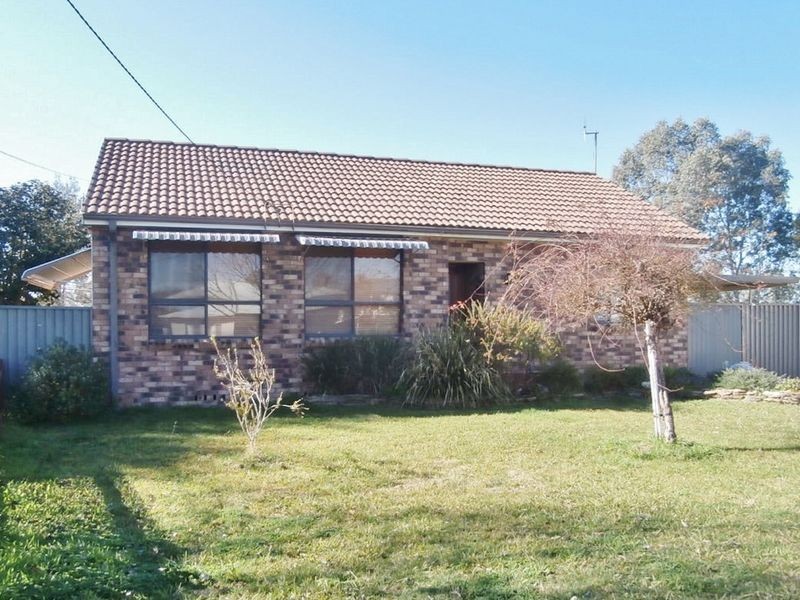 24 Fish Parade, Bathurst NSW 2795