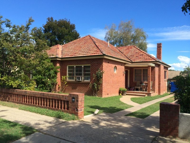 8 Russell St, Bathurst NSW 2795