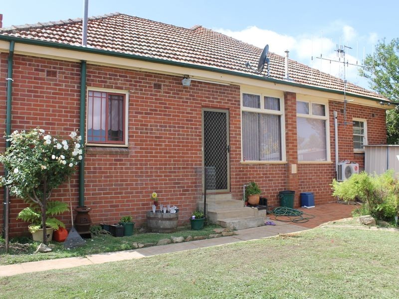 8 Russell St, Bathurst NSW 2795