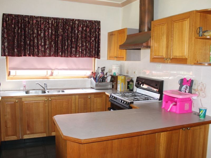 8 Russell St, Bathurst NSW 2795