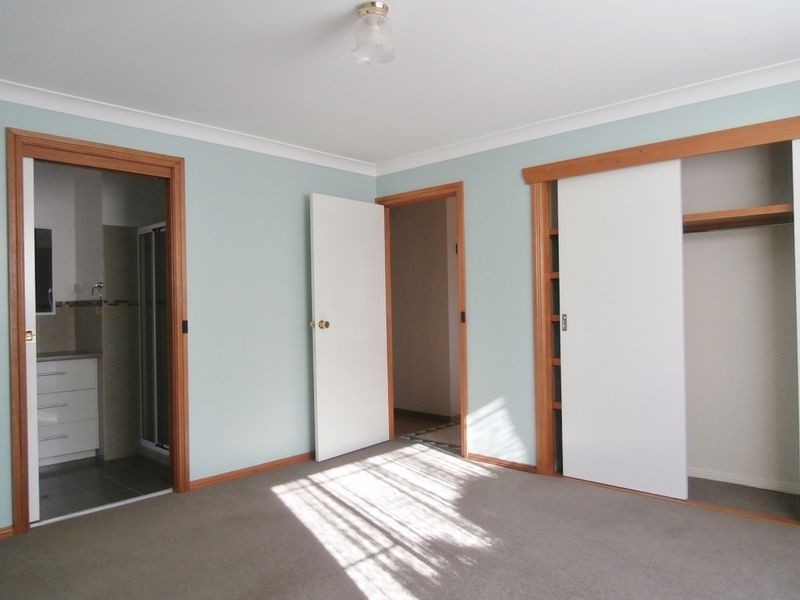 10 Barker Circuit, Bathurst NSW 2795